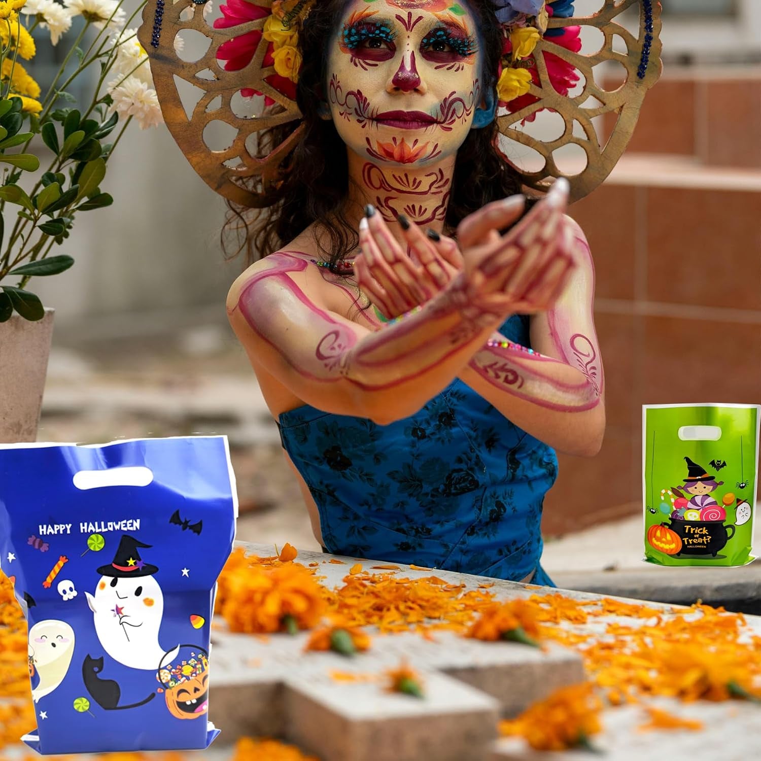 60 PCS Halloween Goodie Bags Trick or Treat Bags Plastic Candy Bag with Handle Halloween Treat Bags Bulk Snacks Cookie Gift Bag for Party Favors Supplies Gift Basket